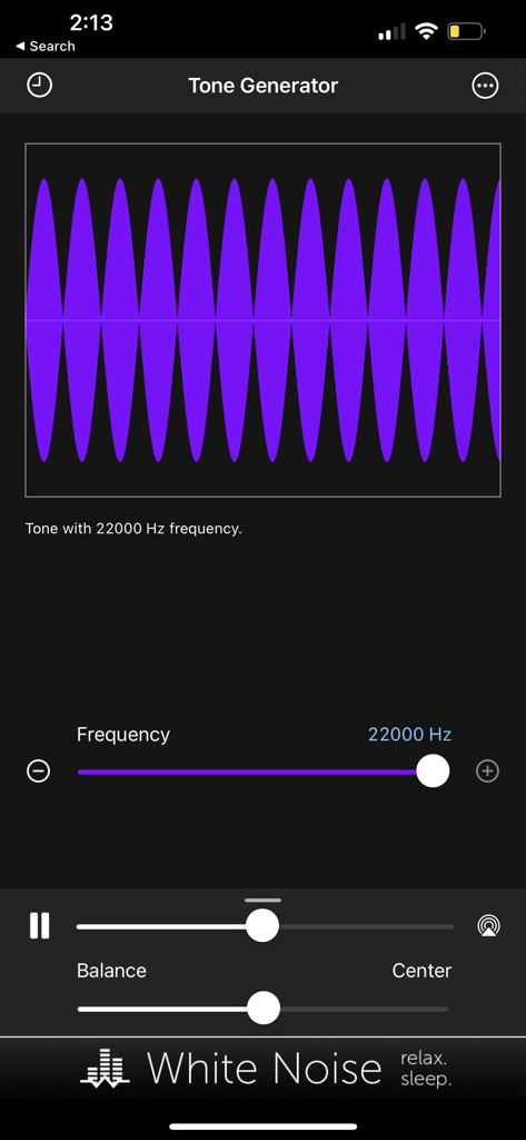 Tone Generator: Audio Sound Hz - La interfaz de la aplicación Generador de Tonos que muestra una frecuencia de 22000 Hz con una visualización de forma de onda púrpura y controles deslizantes de audio