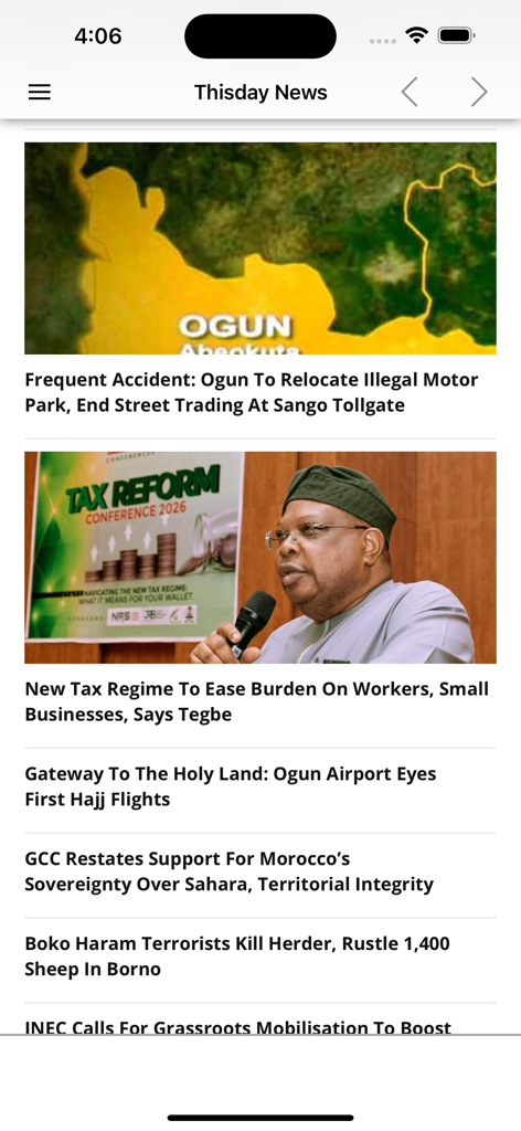 Una pantalla de aplicación móvil que muestra titulares de noticias de Thisday News sobre política nigeriana y eventos regionales