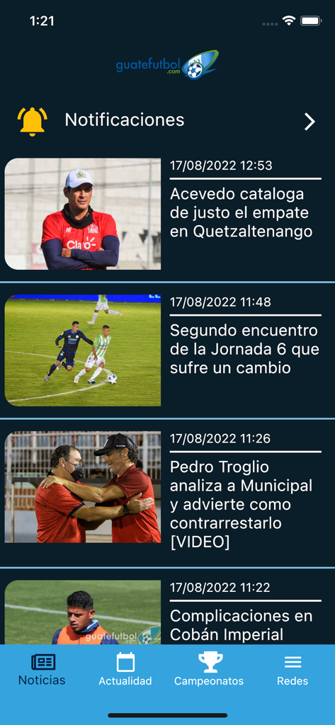 Guatefutbol app news feed showing Guatemalan soccer headlines and images