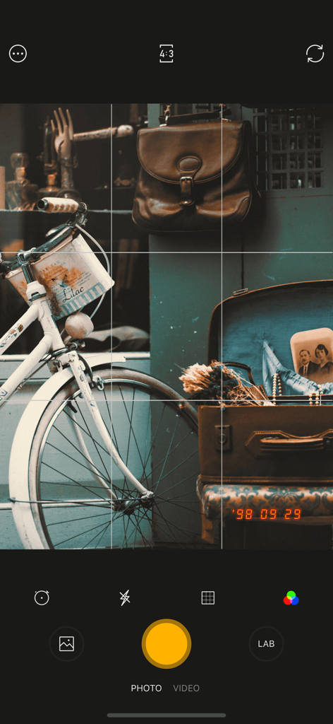 Interface de l'application 1998 Cam affichant une photo vintage avec un tampon de date rétro