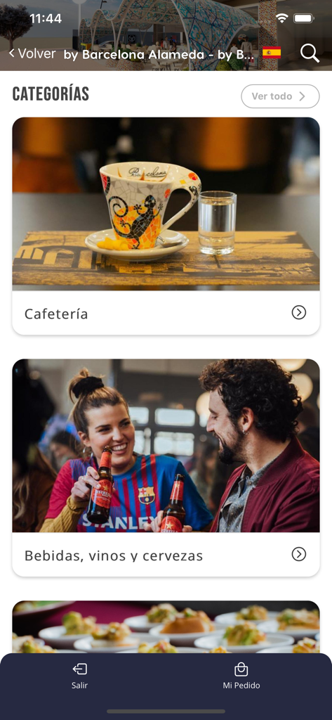 by Barcelona - Pantalla de categorías del menú de la aplicación by Barcelona que muestra opciones de cafetería y bebidas con fotos de estilo de vida
