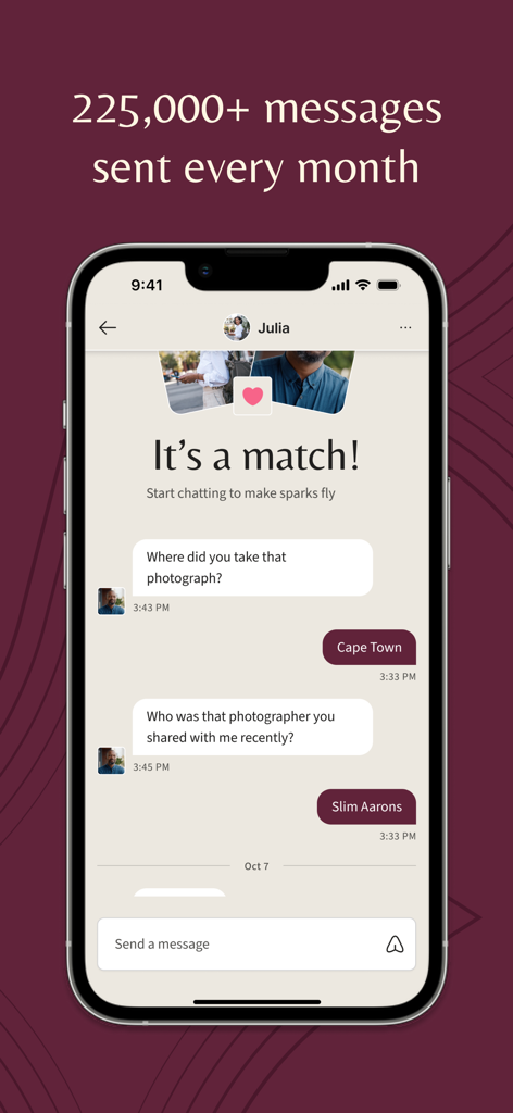 EliteSingles: Elevated Dating - Interfaz de chat de la aplicación de citas EliteSingles mostrando una coincidencia exitosa y un intercambio de mensajes.