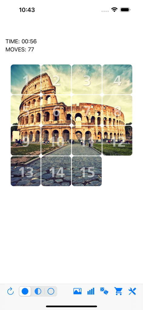Fifteen sliding tiles puzzle - Una pantalla de juego de rompecabezas deslizante con baldosas numeradas sobre una imagen del Coliseo.
