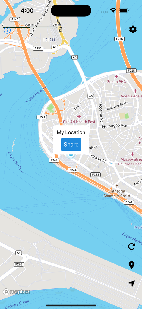 Location Live: GPS Tracking - Interfaz de mapa que muestra la ubicación actual con un botón azul de compartir