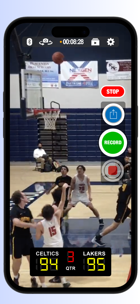 Registrazione dello schermo dell'iPhone di una partita di basket con un tabellone digitale incorporato