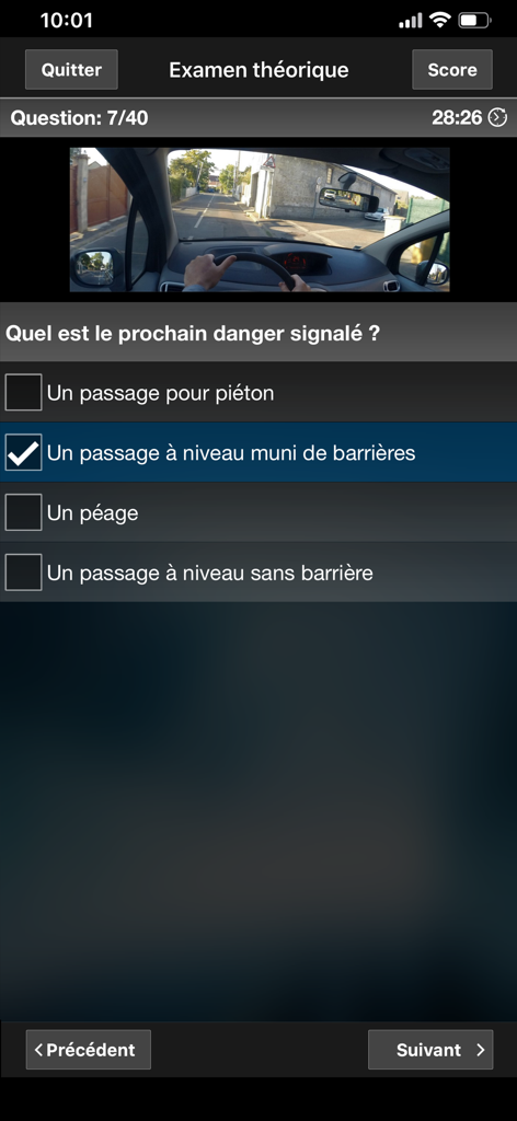 Question de l'examen théorique de conduite français avec image d'une route et options de réponse
