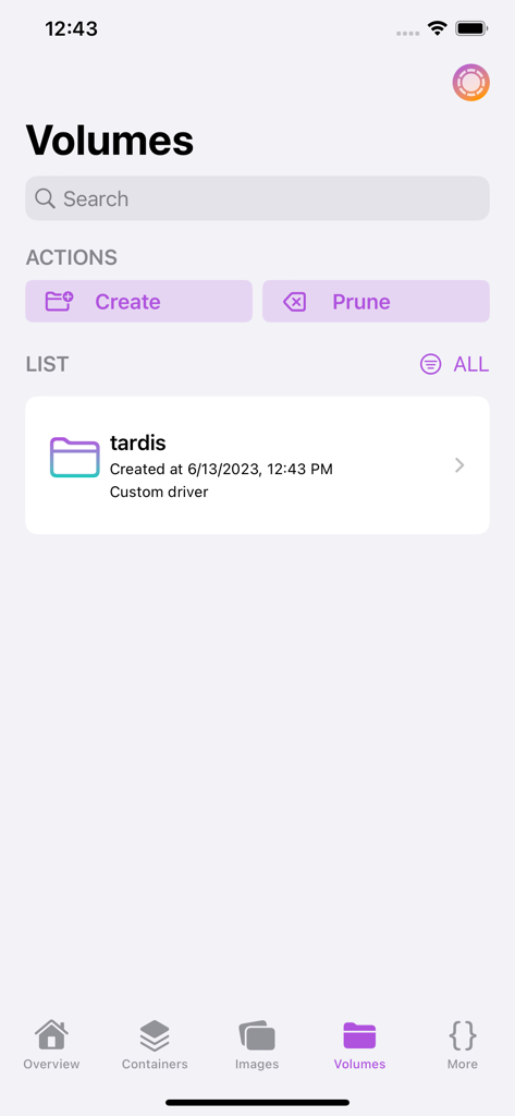Container Manager - Der Volumes-Verwaltungsbildschirm der Container Manager App, der eine Liste von Docker-Volumes und Aktionsschaltflächen zum Erstellen oder Bereinigen von Volumes anzeigt.