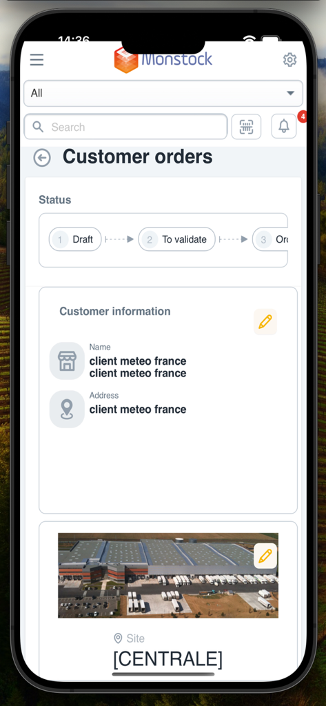 Monstock - Mobile interface of Monstock app showing customer orders and warehouse status