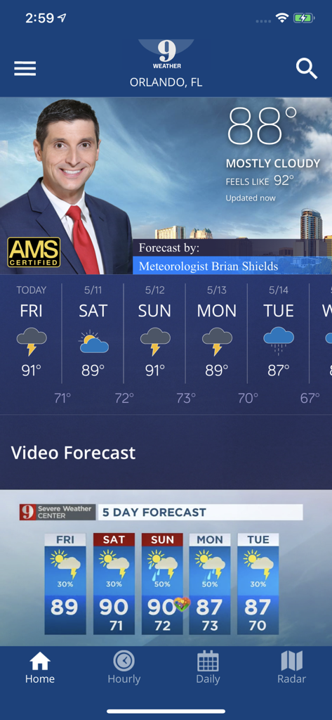 Interfaz de la aplicación WFTV Channel 9 Weather mostrando el pronóstico del tiempo de Orlando y una actualización del meteorólogo en video