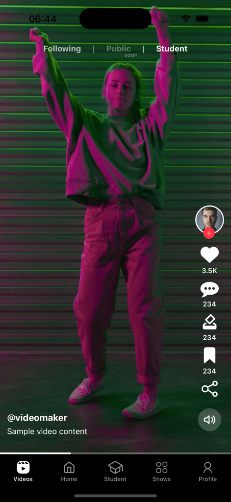 Talent Star Nepal - Um feed de vídeo vertical no aplicativo Talent Star Nepal mostrando um aluno se apresentando com botões de engajamento social