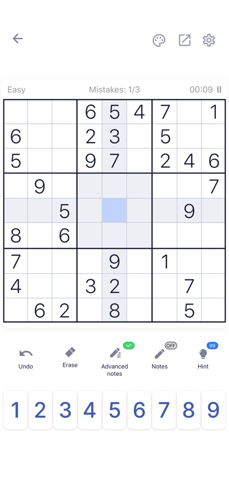 Sudoku Puzzle - Brain Games - Interfaz de juego de puzzle de Sudoku mostrando una rejilla de nivel fácil y herramientas de juego