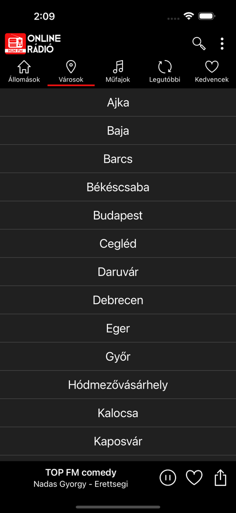 Online Rádió - Interface do aplicativo Rádio Online mostrando uma lista de cidades húngaras para filtrar estações de rádio