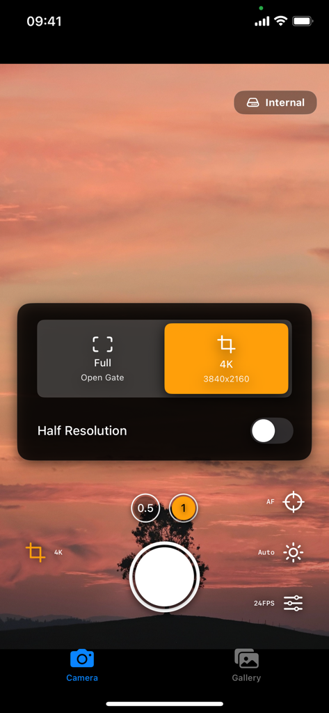 Interface da câmera do aplicativo RAW Cam exibindo configurações de resolução com opções 4K e Open Gate