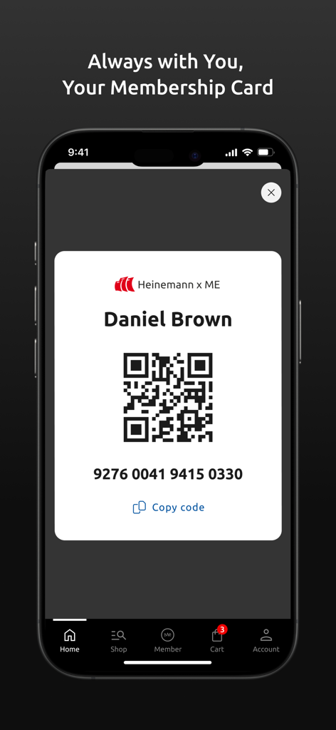 Heinemann - Una tarjeta de fidelidad digital Heinemann x ME en la pantalla de un teléfono móvil que muestra un código QR y el nombre del miembro Daniel Brown