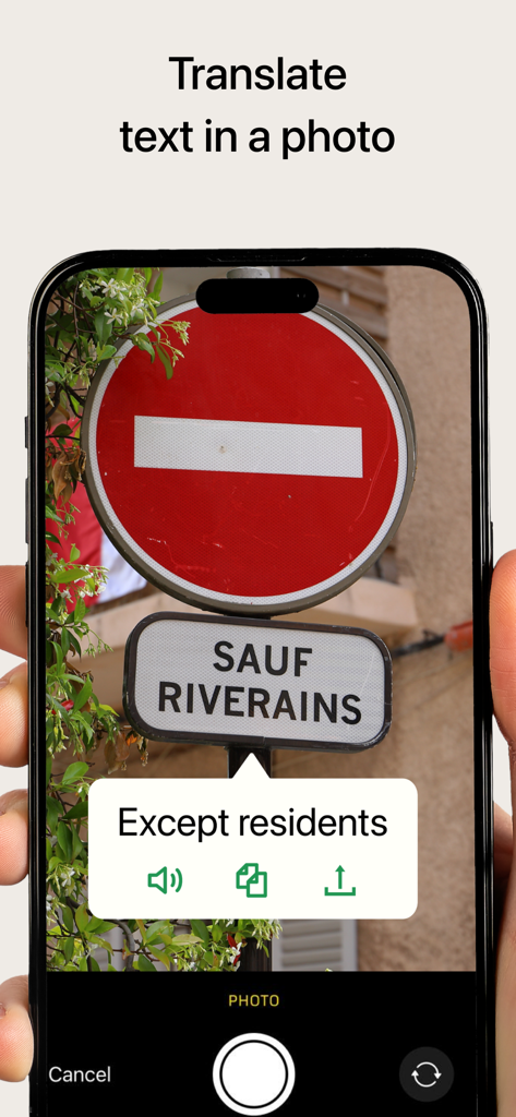 PONS Translate & Dictionary - Schermata dello smartphone che mostra l'app PONS che traduce un cartello stradale francese usando la fotocamera