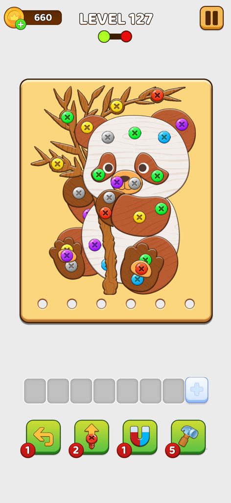 Capture d'écran du niveau 127 du jeu Screw Color représentant un puzzle de personnage panda en bois tenu par des vis colorées.