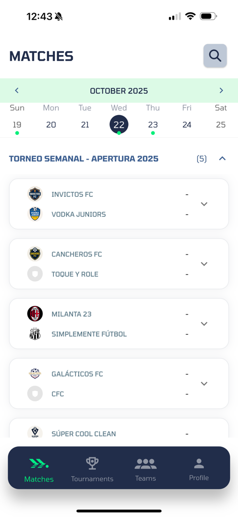 チーム名とカレンダービューを含むサッカーのトーナメント試合スケジュールを表示するGOLEアプリのスクリーンショット