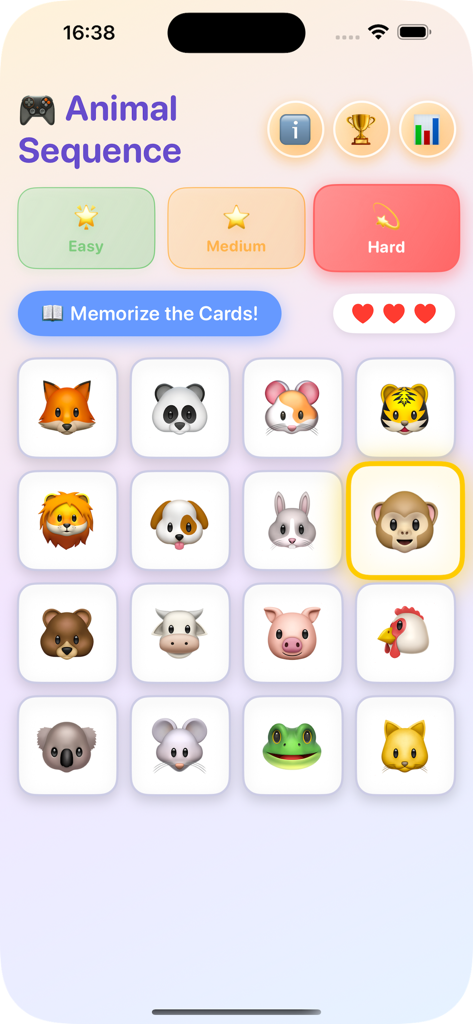 Interfaccia dell'app mobile Mausaimae che mostra una griglia 4x4 di carte animali per un gioco di memoria di sequenze con livelli di difficoltà facile medio e difficile.