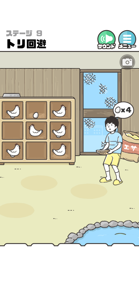 ドッキリ神回避2 -脱出ゲーム - A boy collecting eggs in a chicken coop in the game God Escape 2.
