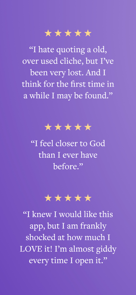 Tre recensioni positive a cinque stelle degli utenti per l'app di preghiera e meditazione Hallow su sfondo viola.