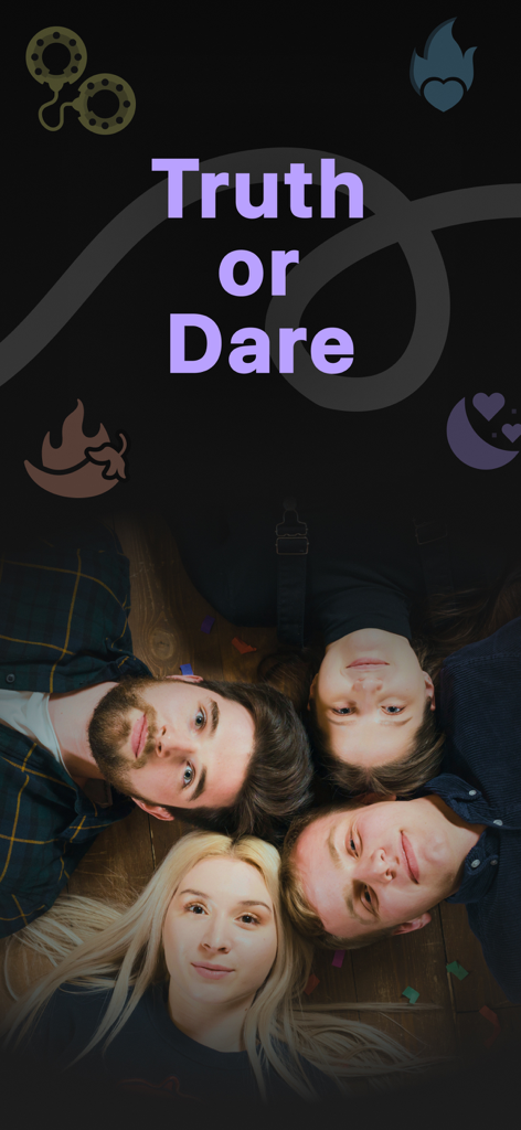 Cuatro jóvenes acostados en círculo bajo el logo de la app La Verdad o el Reto con iconos de fiesta para adultos como esposas y chiles.