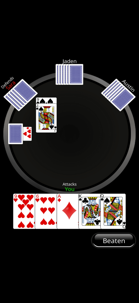 Uma tela de jogo do jogo de cartas Durak mostrando quatro jogadores em uma partida online