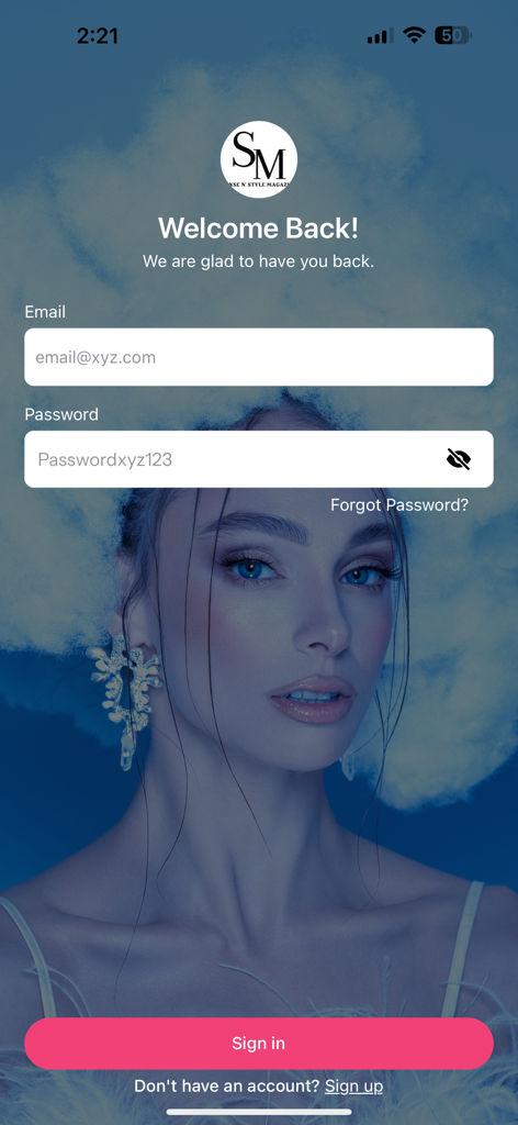 Sense N' Style - Página de inicio de sesión para la app de networking de la industria de la moda Sense N Style con un fondo de modelo de alta costura
