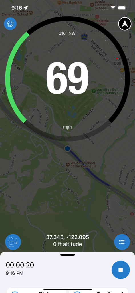 Trip Tracker App-Dashboard, das die Geschwindigkeit in mph mit Karte und Koordinaten anzeigt