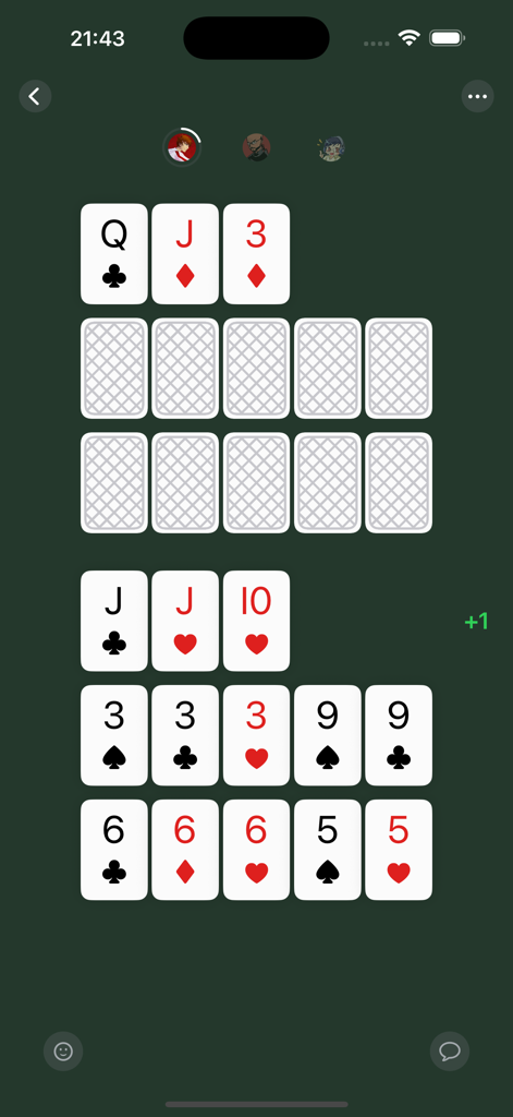 13 Card Poker - Interfaz de juego limpia del Póker de 13 Cartas mostrando tres manos organizadas sobre un fondo verde.