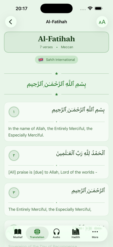 Quran and hadith - クルアーンとハディースアプリのインターフェース。Surah Al-Fatihahが英語翻訳とともに表示されています。