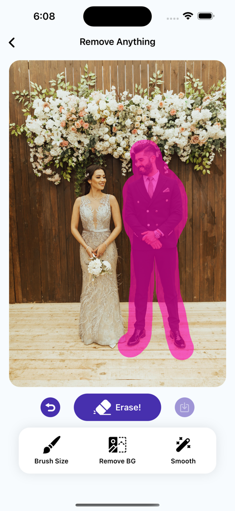 Interfaccia di un'app mobile che mostra una persona evidenziata in rosa da rimuovere da una foto di matrimonio tramite IA