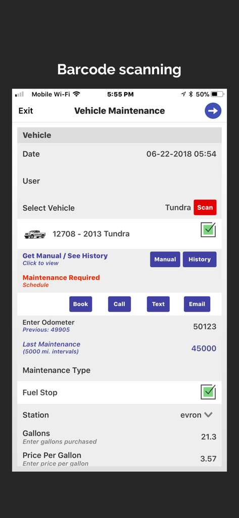 La aplicación móvil Forms On Fire muestra un formulario de mantenimiento de vehículos con funcionalidad de escaneo de códigos de barras