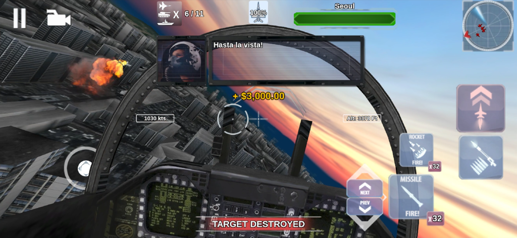 Vista em primeira pessoa do cockpit 3D de um caça no FoxOne Special Missions durante uma missão de combate urbano.