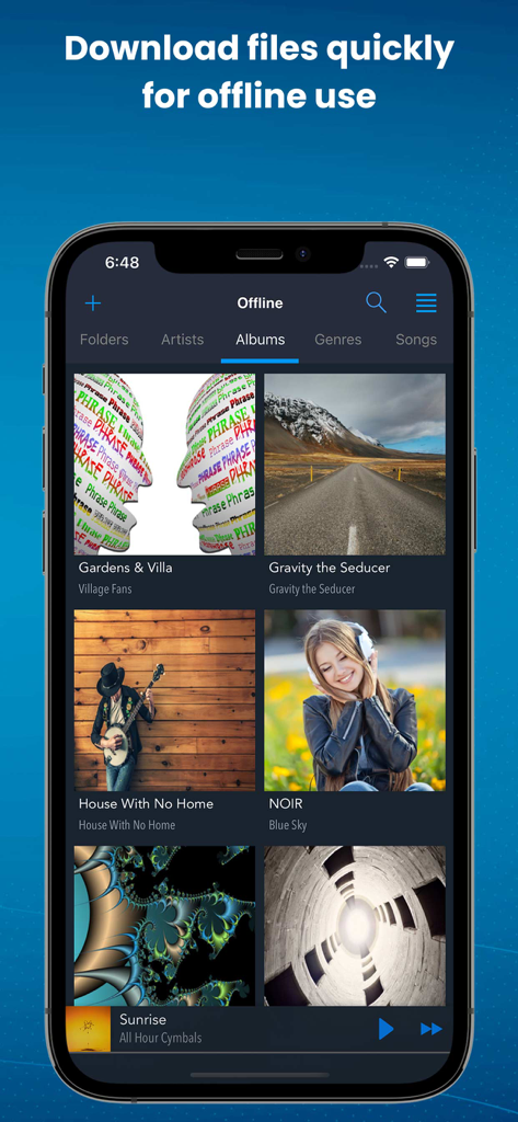 Interfaz de la aplicación CloudBeats mostrando álbumes de música descargados para reproducción sin conexión