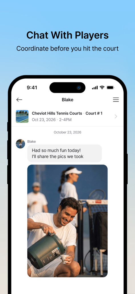 SMAXH : Find Tennis Players - SMAXH app screen showing the built-in chat feature where tennis players can coordinate matches and share photos safely
