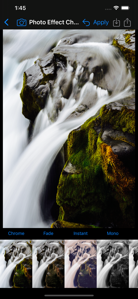 Foto di cascata modificata con filtri Chrome e vintage nello strumento di fotoritocco