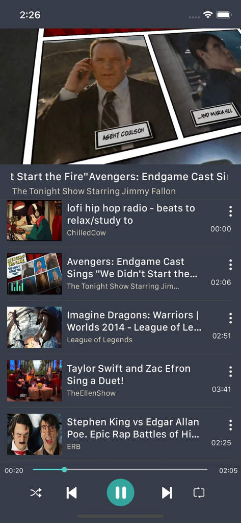 MusicOZ: Music player - Interfaz de la aplicación reproductora de música MusicOZ que muestra una reproducción de video y una lista de reproducción de pistas de música de YouTube, incluidas canciones lofi y pop