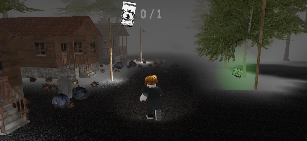 99 nights in the Scary forest - Un personaje explora un bosque oscuro y neblinoso cerca de cabañas de madera mientras busca libros en un juego de terror de supervivencia