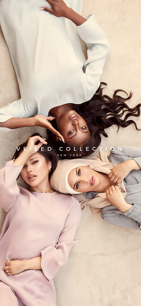 Drei Models in eleganten Hijabs und Modestwear aus der Veiled Collection