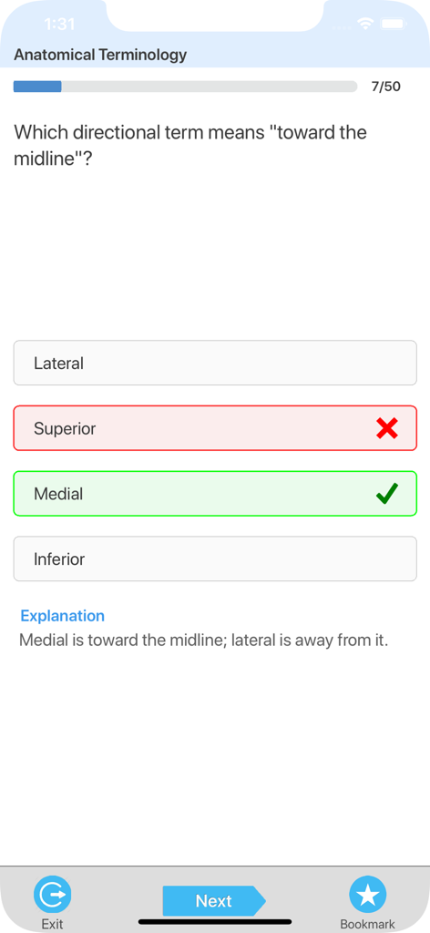 Medical Terms Quiz Masterアプリのスクリーンショット。解剖学的方向用語に関する多肢選択問題と、正解および解説が表示されています。
