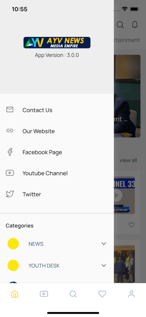 Uno screenshot del menu laterale dell'app mobile AYV NEWS che mostra i link ai social media e le categorie di notizie