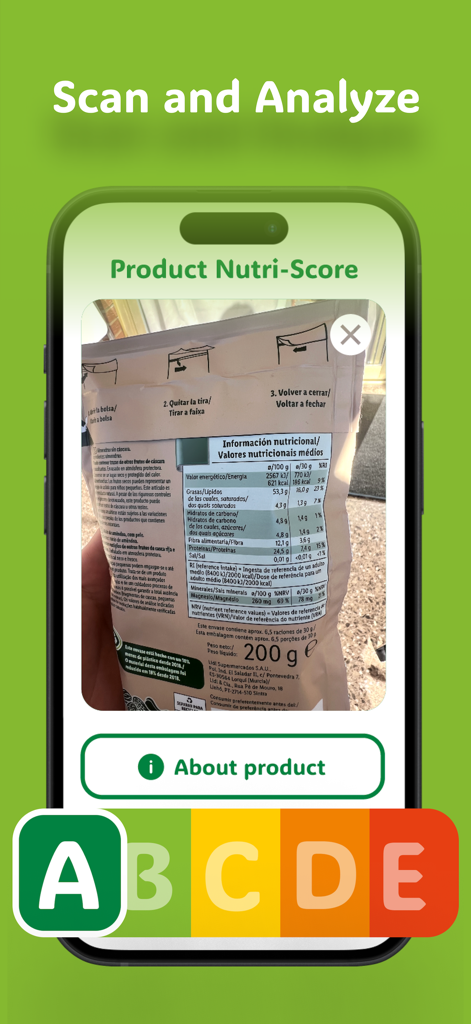 Aplicación Nutri-UPF Score escaneando una etiqueta nutricional de alimentos para proporcionar una calificación de salud instantánea de A a E