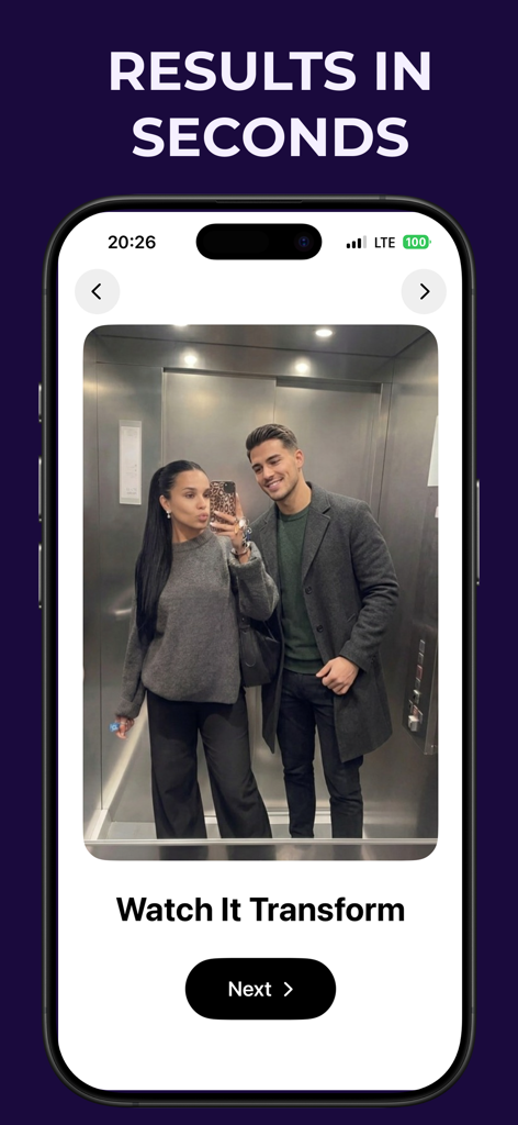 Lenz AI: Photo & Video Editor - Lenz AI 사진 편집기 앱으로, 커플 거울 셀카에 대한 빠른 변환 결과를 보여줍니다.