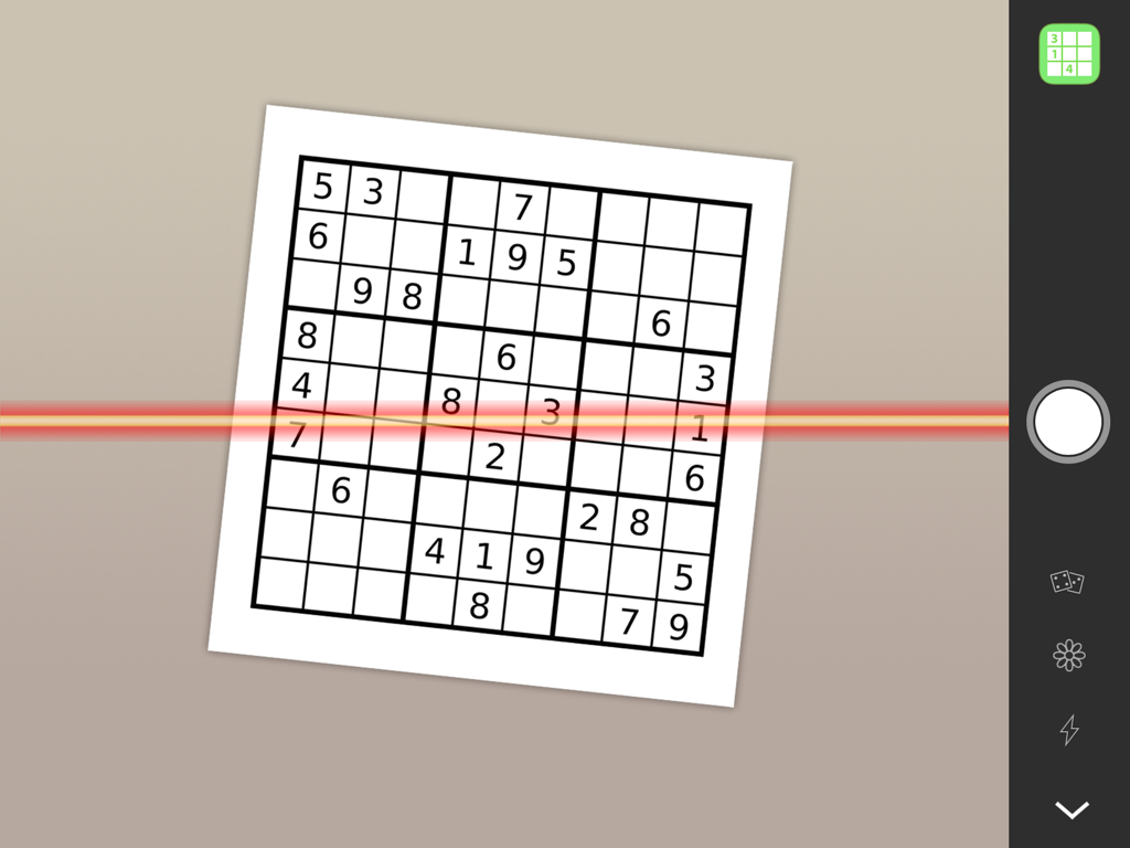 Interfaccia dell'app per iPad che scansiona un puzzle Sudoku stampato con una linea laser rossa.
