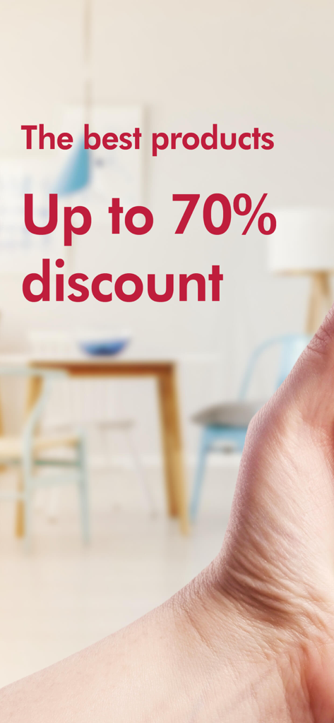 Werbebildschirm für die DeinDeal-App, der bis zu 70 % Rabatt auf die besten Produkte bietet, mit einem unscharfen Wohnzimmer-Hintergrund