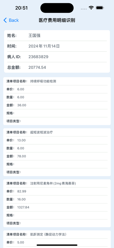 Screenshot dell'app MediScan AI che visualizza dettagli strutturati delle spese mediche, inclusi nome del paziente, importo totale e servizi medici dettagliati.