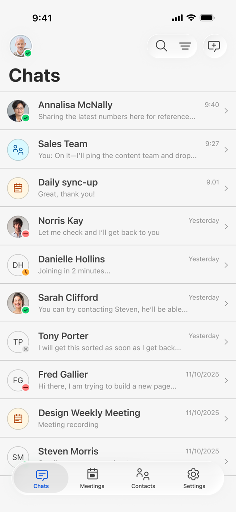 Interface do aplicativo móvel HCL Sametime mostrando uma lista de conversas de chat profissionais recentes e indicadores de status do usuário