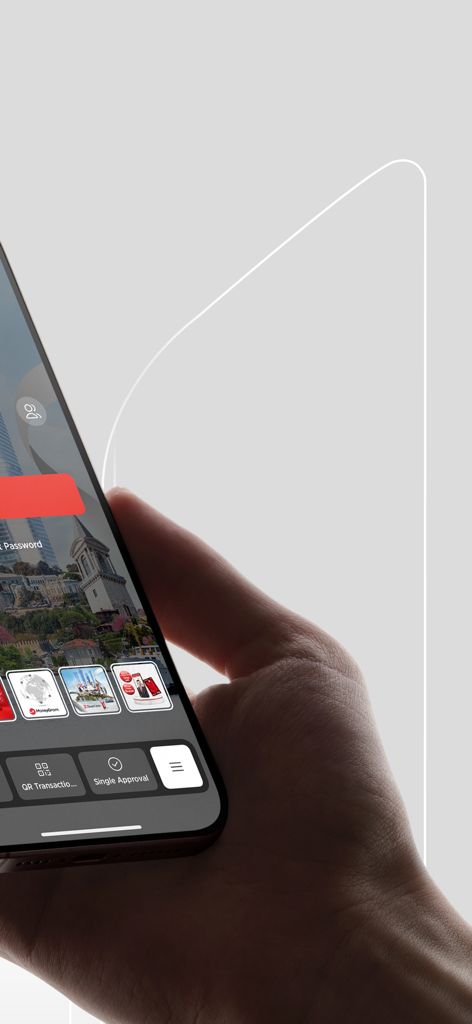 Ziraat Katılım - Ziraat Katilimモバイルバンキングアプリのインターフェースを表示しているスマートフォンを持っている手。