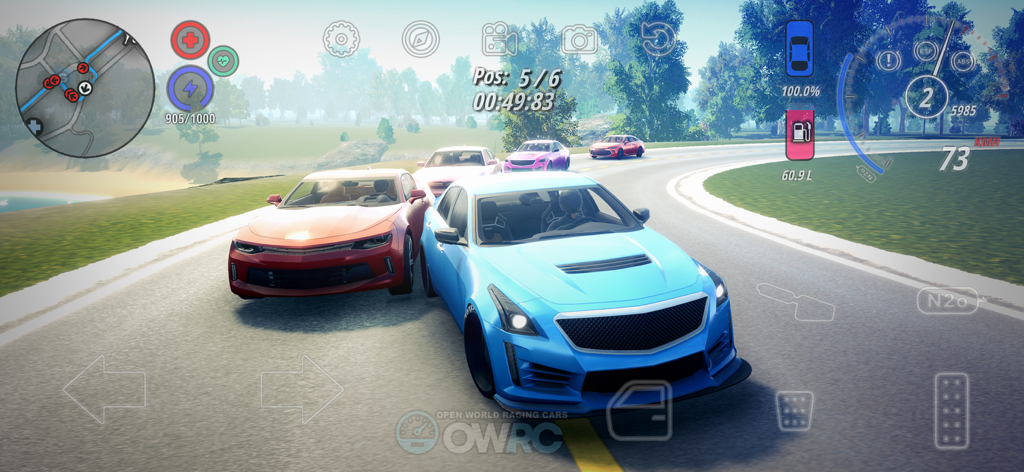 OWRC: Open World Racing Cars - Un coche deportivo descapotable amarillo liderando a un grupo de corredores en una pintoresca carretera costera en el juego de carreras de mundo abierto OWRC.