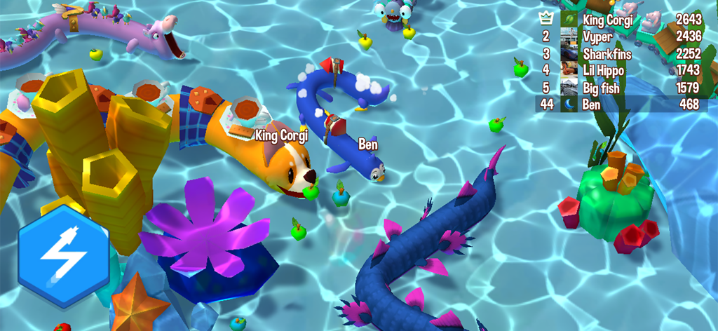 Jugabilidad de Snake Rivals mostrando serpientes en 3D con skins únicas compitiendo en una arena multijugador